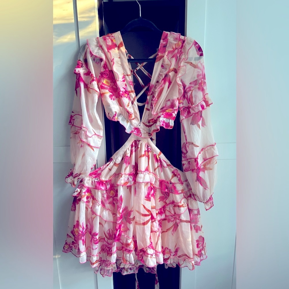 BRAND NEW! Peach and coral floral print dress. By Lilly's Closet size S.